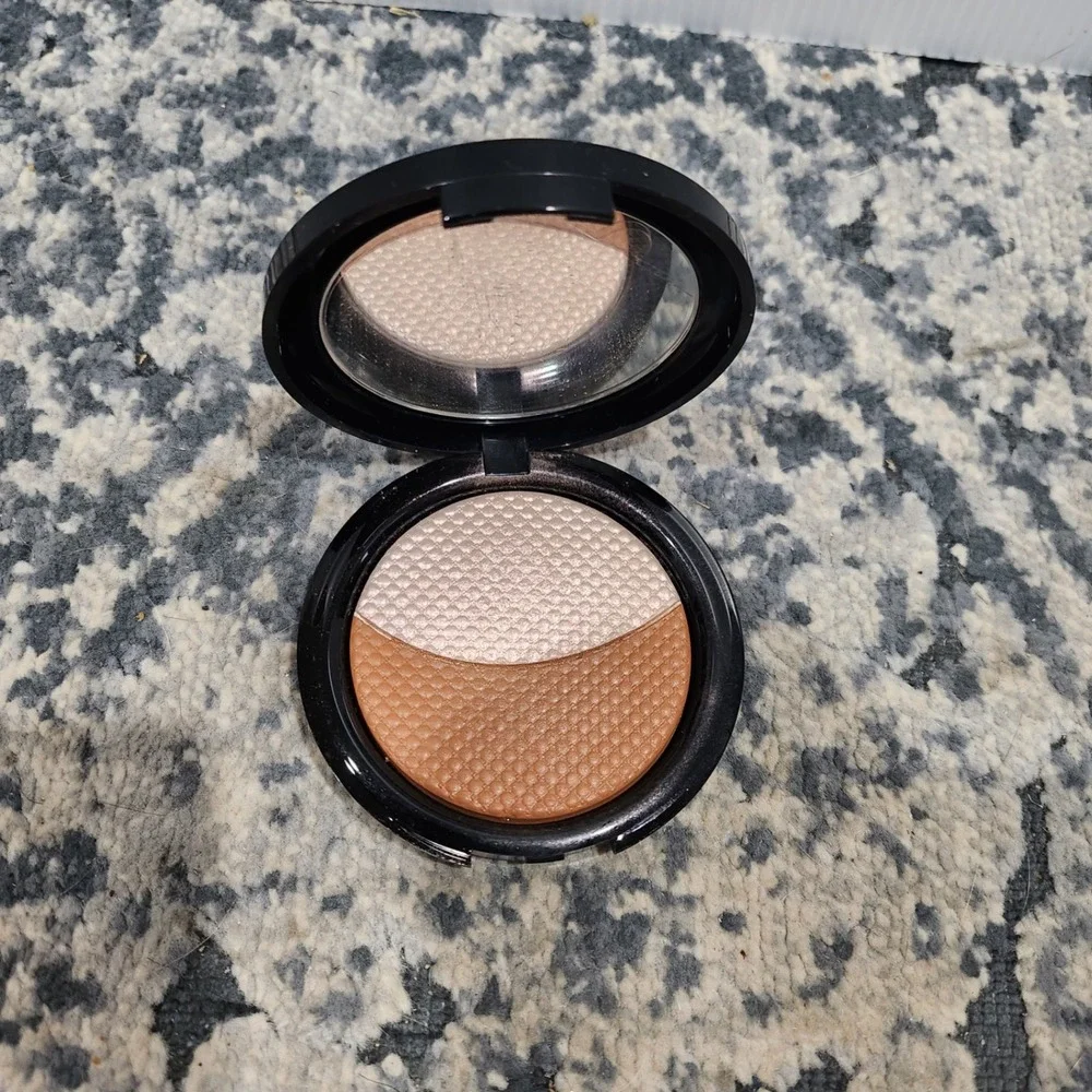 Makeup Forever radiant highlight